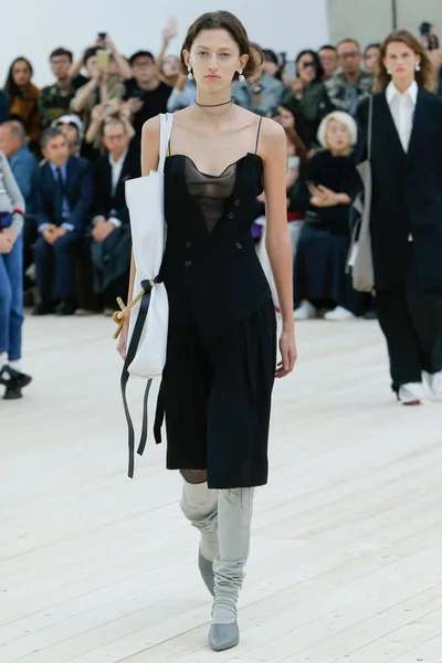 Look 18